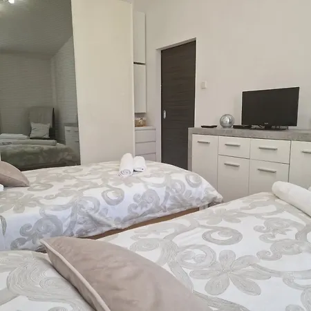 Апартаменты Paradise Пула